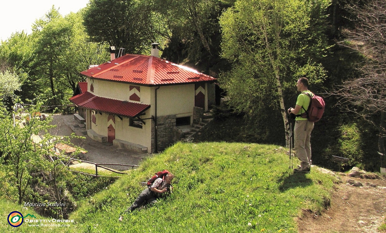 41 Capanna Ghislandi. Piero si scatena con i fiori....JPG